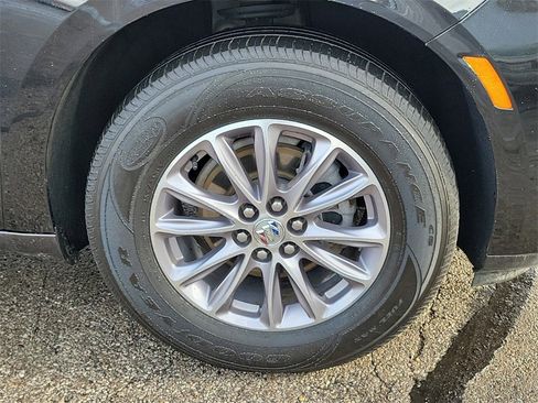 Used 2024 Buick Enclave Premium image 5