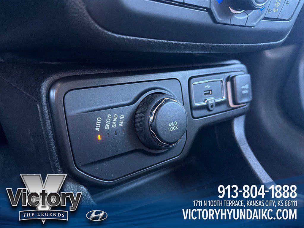 Used 2022 Jeep Renegade Latitude w/ Convenience Group AWD/4WD image 9