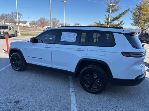 Used 2021 Jeep Grand Cherokee L Limited image 19