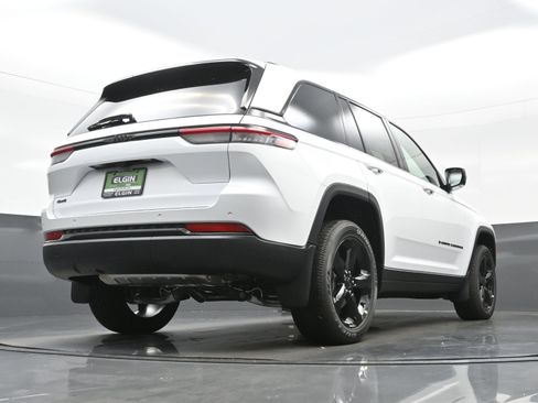 New 2025 Jeep Grand Cherokee Altitude image 15