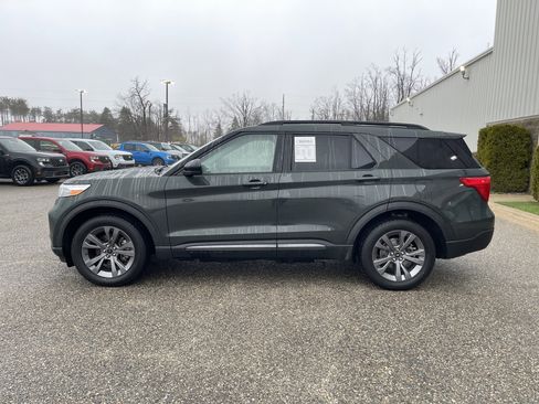 Used 2022 Ford Explorer XLT w/ Equipment Group 202A AWD/4WD image 6