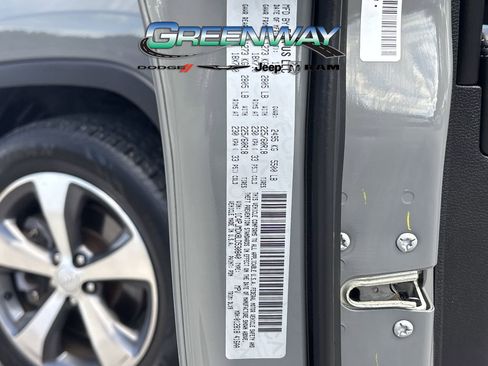 Used 2020 Jeep Cherokee Limited image 34