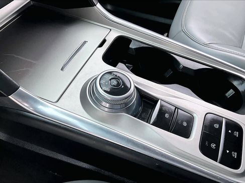 Certified 2021 Ford Explorer XLT w/ Equipment Group 202A image 15