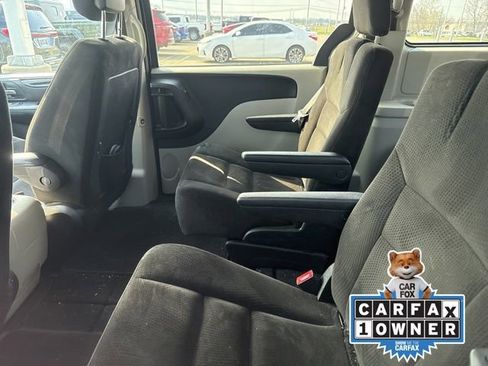 Used 2016 Dodge Grand Caravan SXT w/ UConnect Hands-Free Group image 4
