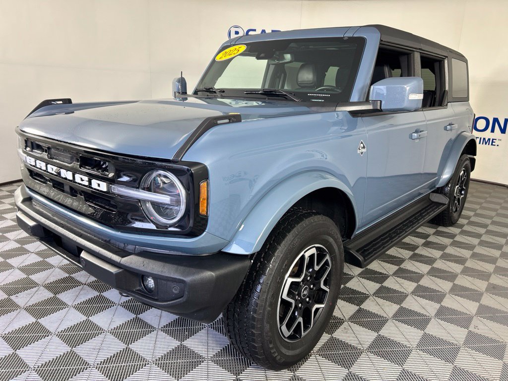 Used 2025 Ford Bronco Outer Banks AWD/4WD image 1