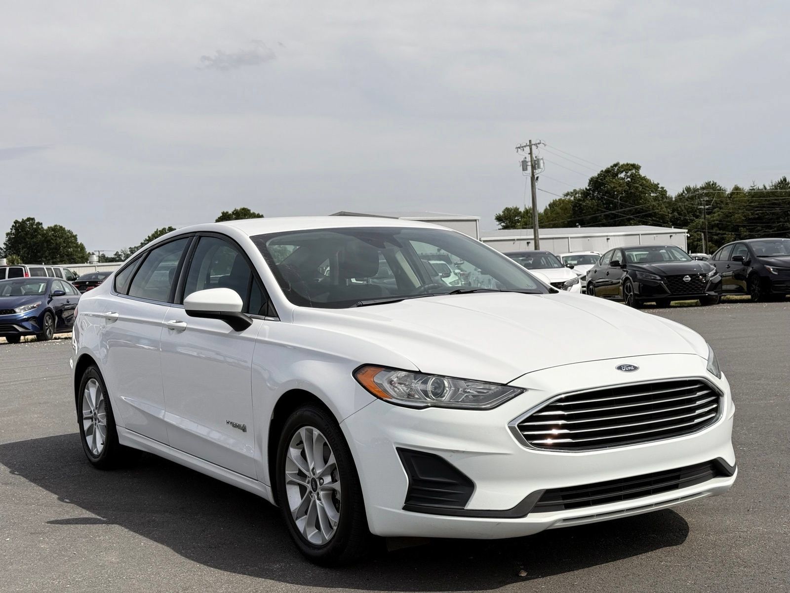 Used 2019 Ford Fusion SE FWD image 4