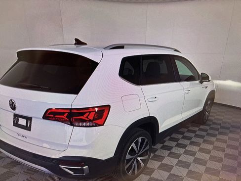 Used 2024 Volkswagen Taos SE image 3