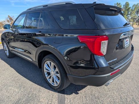 Used 2024 Ford Explorer Limited image 3