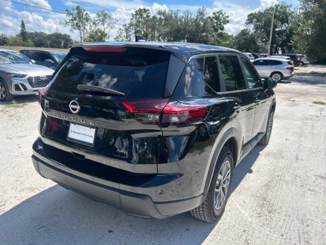 Used 2024 Nissan Rogue S AWD/4WD image 4