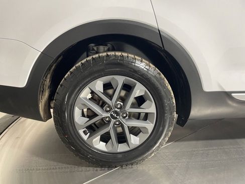 Certified 2023 Kia Telluride LX image 9