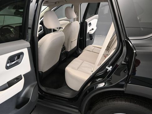 Used 2025 Nissan Rogue SV FWD image 11
