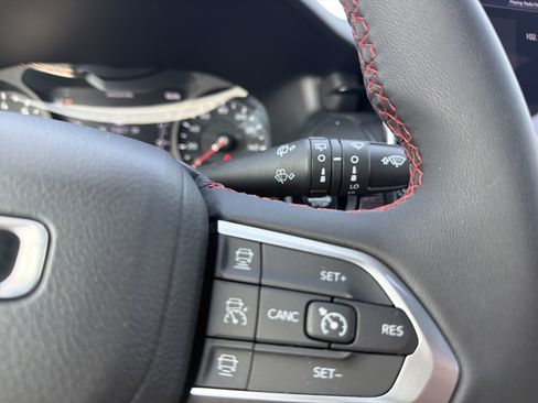 Used 2025 Jeep Compass Trailhawk w/ Trailhawk Convenience Group AWD/4WD image 20