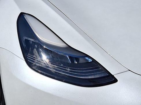Used 2021 Tesla Model 3 Standard Range Plus RWD image 9