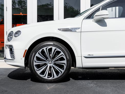 Certified 2023 Bentley Bentayga AWD/4WD image 10
