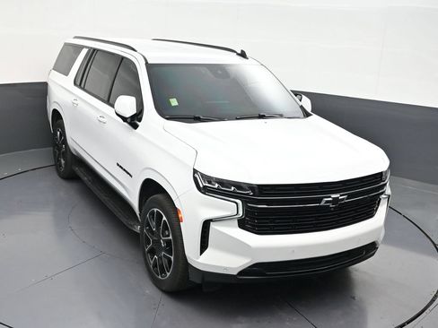 Used 2024 Chevrolet Suburban RST w/ Luxury Package RWD image 22