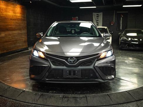 Used 2023 Toyota Camry SE w/ Convenience Package FWD image 4