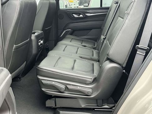 Used 2021 GMC Yukon Denali w/ Denali Premium Package image 17