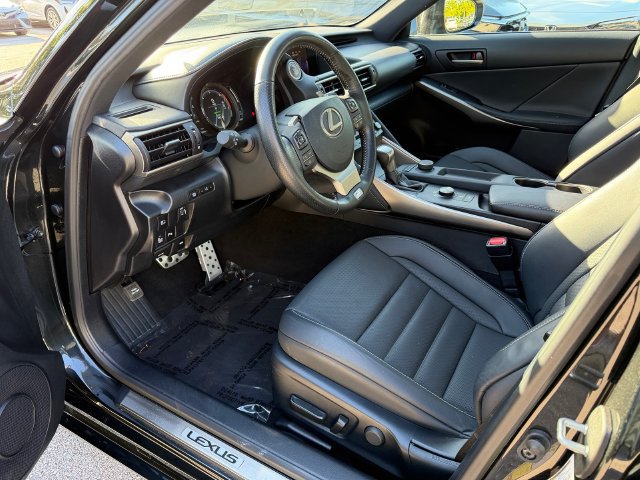 Used 2020 Lexus IS 300 F Sport w/ F Sport Package RWD image 11