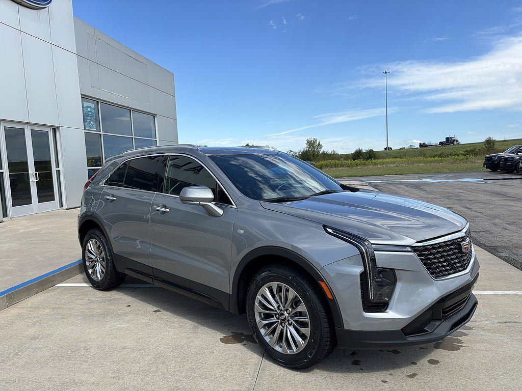 Used 2024 Cadillac XT4 Premium Luxury FWD image 7