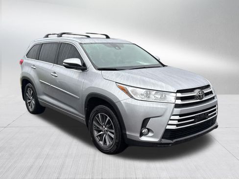 Used 2017 Toyota Highlander XLE AWD/4WD image 14