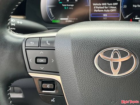Certified 2025 Toyota Crown AWD/4WD image 23