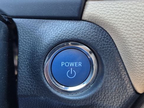 Used 2021 Toyota RAV4 XLE w/ Convenience Package AWD/4WD image 33
