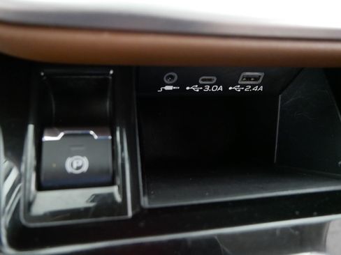 Used 2023 Subaru Outback Touring image 30