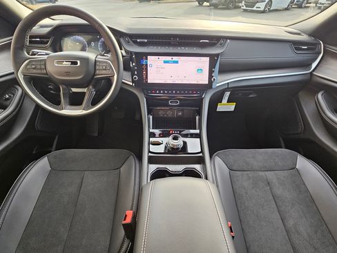 New 2026 Jeep Grand Cherokee Altitude image 9