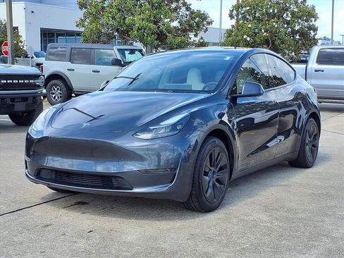 Used 2025 Tesla Model Y Long Range RWD image 1