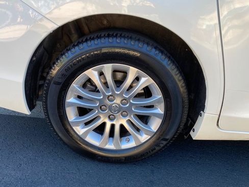 Used 2015 Toyota Sienna XLE Premium FWD image 22