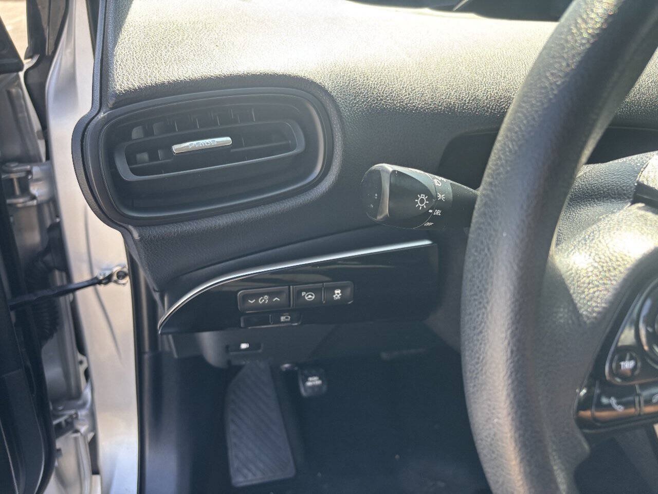 Used 2019 Toyota Prius LE w/ Carpet Mat Package FWD image 12