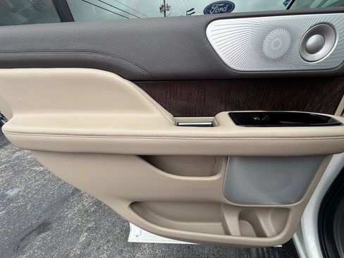 Used 2022 Lincoln Navigator Reserve AWD/4WD image 24