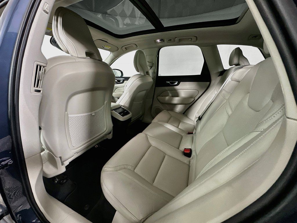 Used 2021 Volvo XC60 T5 Inscription w/ Protection Package Premier FWD image 4