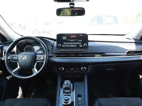 Used 2024 Mitsubishi Outlander SE FWD image 29