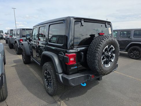 Used 2025 Jeep Wrangler Unlimited Rubicon 4xe w/ Convenience Group AWD/4WD image 15