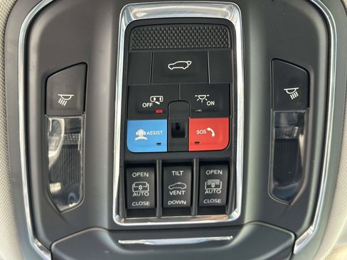 Used 2024 Jeep Grand Cherokee Limited image 34