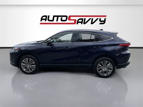 Used 2024 Toyota Venza XLE image 4