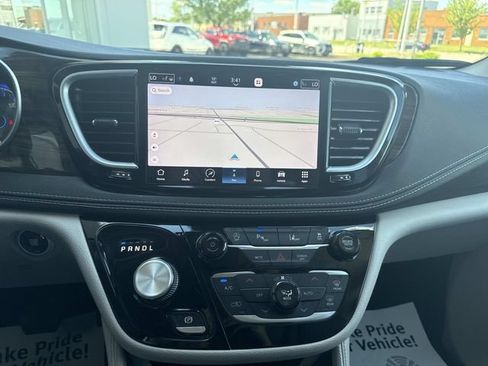Used 2021 Chrysler Pacifica Limited AWD/4WD image 94