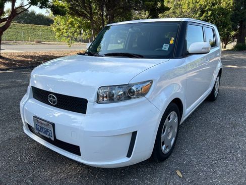 Used 2008 Scion xB FWD image 2