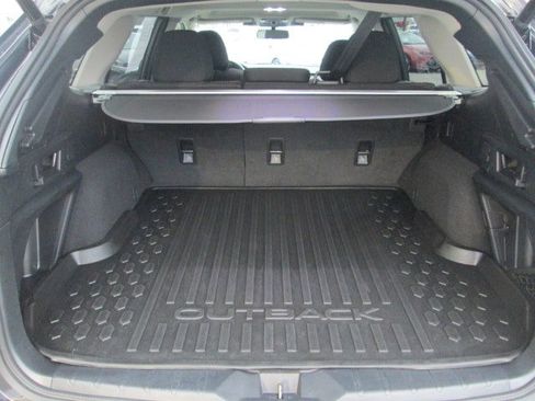 Used 2025 Subaru Outback Premium image 11