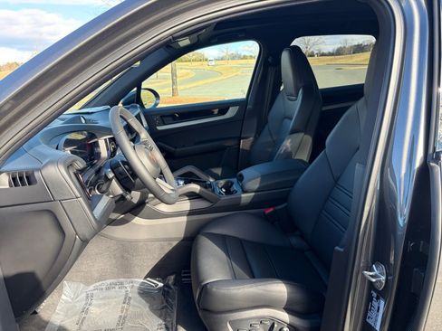 New 2026 Porsche Cayenne image 5