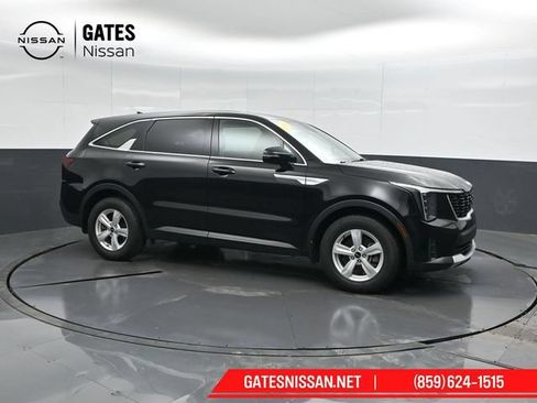 Used 2024 Kia Sorento LX FWD image 1