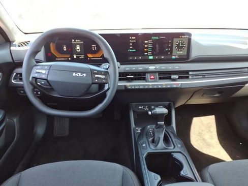 Used 2025 Kia K4 LXS image 18