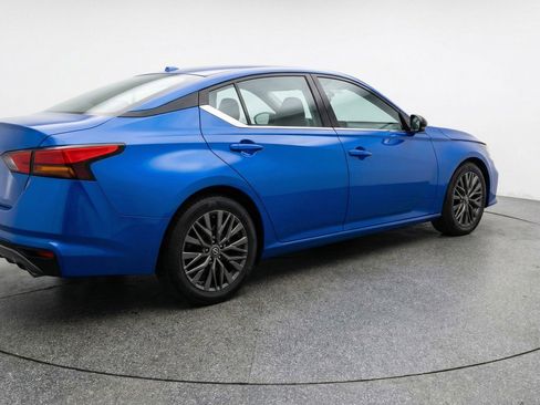 Used 2025 Nissan Altima 2.5 SV image 9