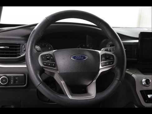 Certified 2024 Ford Explorer XLT w/ Equipment Group 202A AWD/4WD image 8