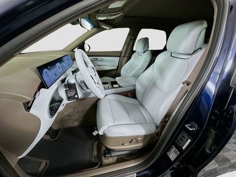 New 2026 Genesis GV70 2.5T Advanced AWD/4WD image 16