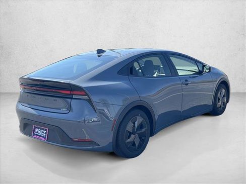 Used 2025 Toyota Prius LE image 5