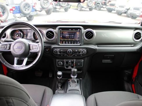 Used 2022 Jeep Wrangler Unlimited Sahara AWD/4WD image 40
