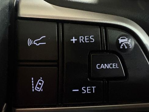 Used 2024 Toyota Highlander Platinum image 18