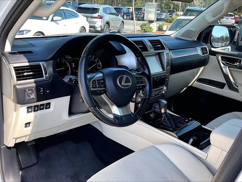 Used 2021 Lexus GX 460 Premium w/ Premium Package image 16